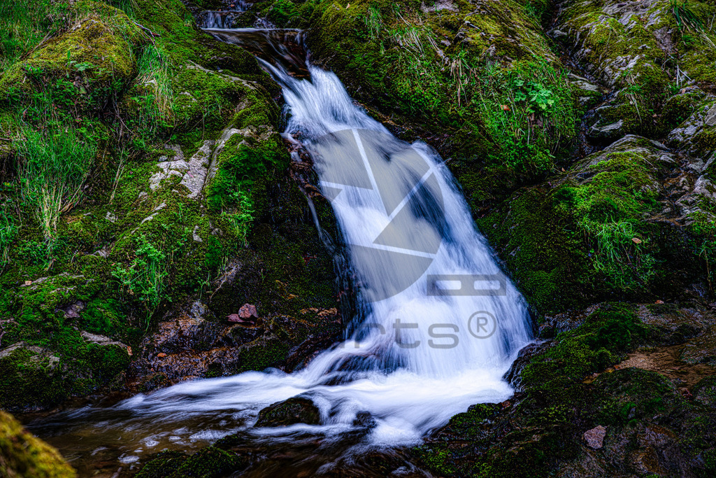 Wutachschlucht | Wasserfall in der Wutachschlucht, den größten Canyon Deutschlands. - Realisiert mit Pictrs.com