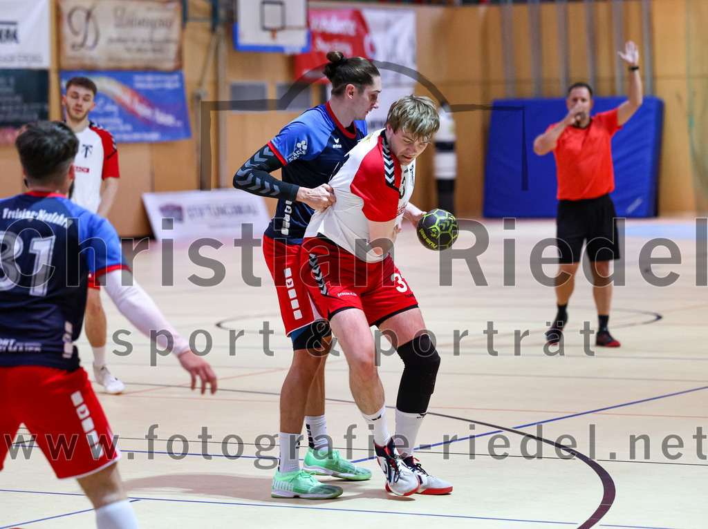 2022-09-24_012_SpVgg_Altenerding_gegen_HSG_Freising-Neufahrn | Erding, Deutschland, 24.09.2022:
Handball, Bezirksoberliga Männer 2022 / 2023, 2. Spieltag, SpVgg Altenerding gegen HSG Freising-Neufahrn, Endergebnis: 18:26

Christian Heldner (HSG Freising-Neufahrn, #17), Niklas Fleps (SpVgg Altenerding, #31)

Foto: Christian Riedel / fotografie-riedel.net