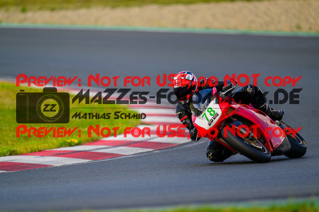 MaZZes_FotoMatrix_240724_6007705_2-212 | GRUEN