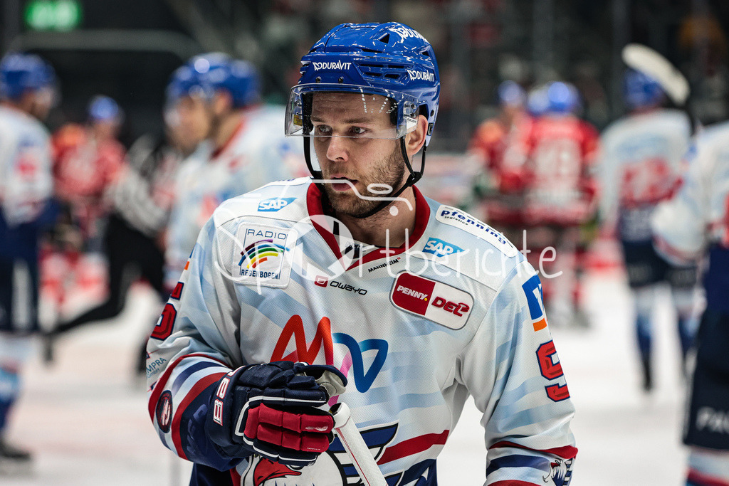 Augsburger Panther - Adler Mannheim | Mark KATIC (MAN #95) in Aktion