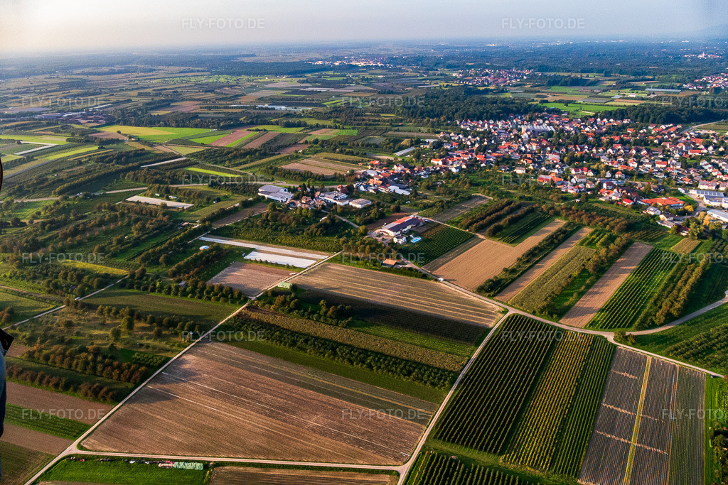 Luftbild: Ortsansicht von Südwesten im Ortsteil Zusenhofen in Oberkirch im Bundesland Baden-Württemberg in Deutschland. Foto: P1010199.jpg vom 15.09.2014 durch Werner Riehm/FLY-FOTO.deAuflösung des Originals: 5472 x 3648 px