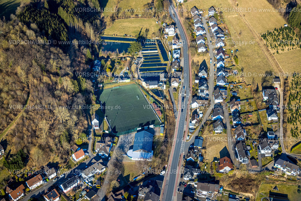 Lennestadt250309528Habecke | Luftbild, Sportplatz SV Oberelspe, Fischteiche Fischerei Linn, Oberelspe, Lennestadt, Sauerland, Nordrhein-Westfalen, Deutschland