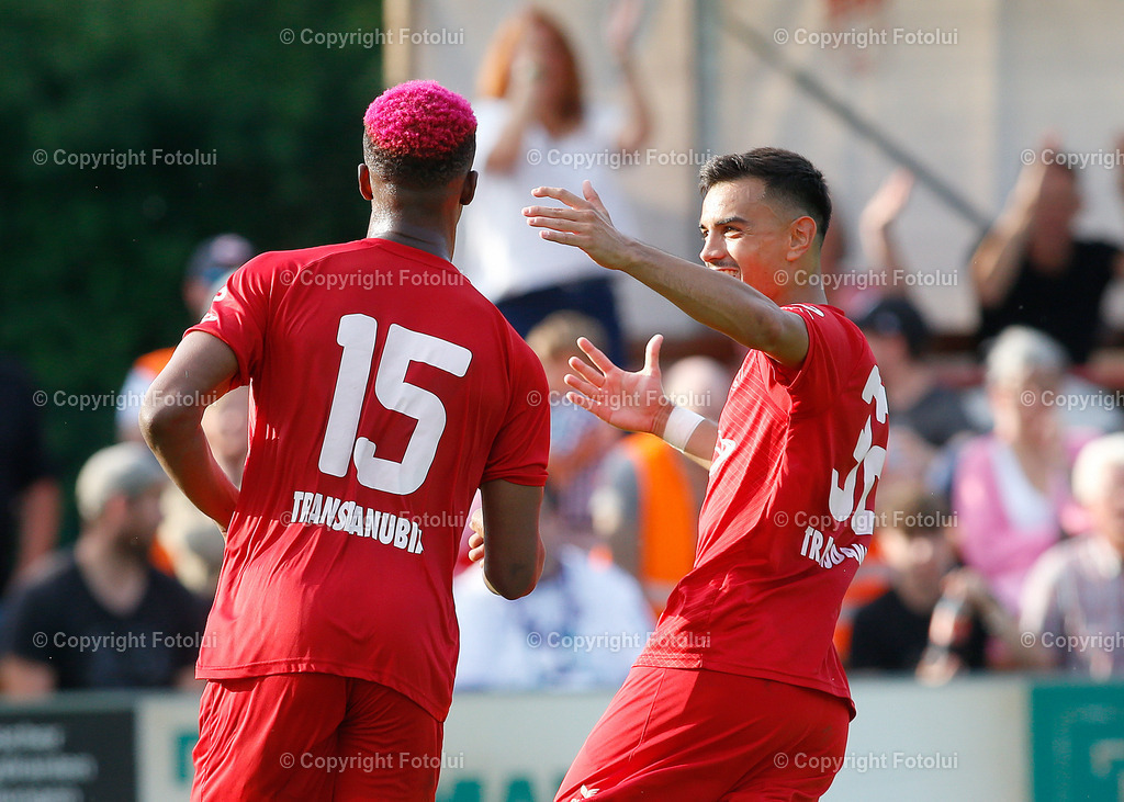 A_LUI_26072025_01 | SPORT,FUSSBALL,UNIQA OEFB CUP 1.RUNDE   26.07.2025 ASKOE OEDT-AUSTRIA SALZBURG IM BILD: GOLDTORSCHUETZE JONATHAN ALUKWU UND FILIP BRESKIC (BEIDE OEDT)  FOTO:FOTOLUI