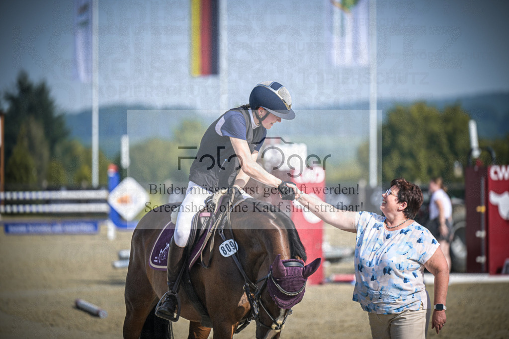 DOS_0065 | Entdecke hochwertige Reitturnierfotos von Foto Oger. Professionell, emotional und authentisch – jetzt Lieblingsmomente im Shop bestellen.Deutschlandweite Turnierfotografie. - Realisiert mit Pictrs.com