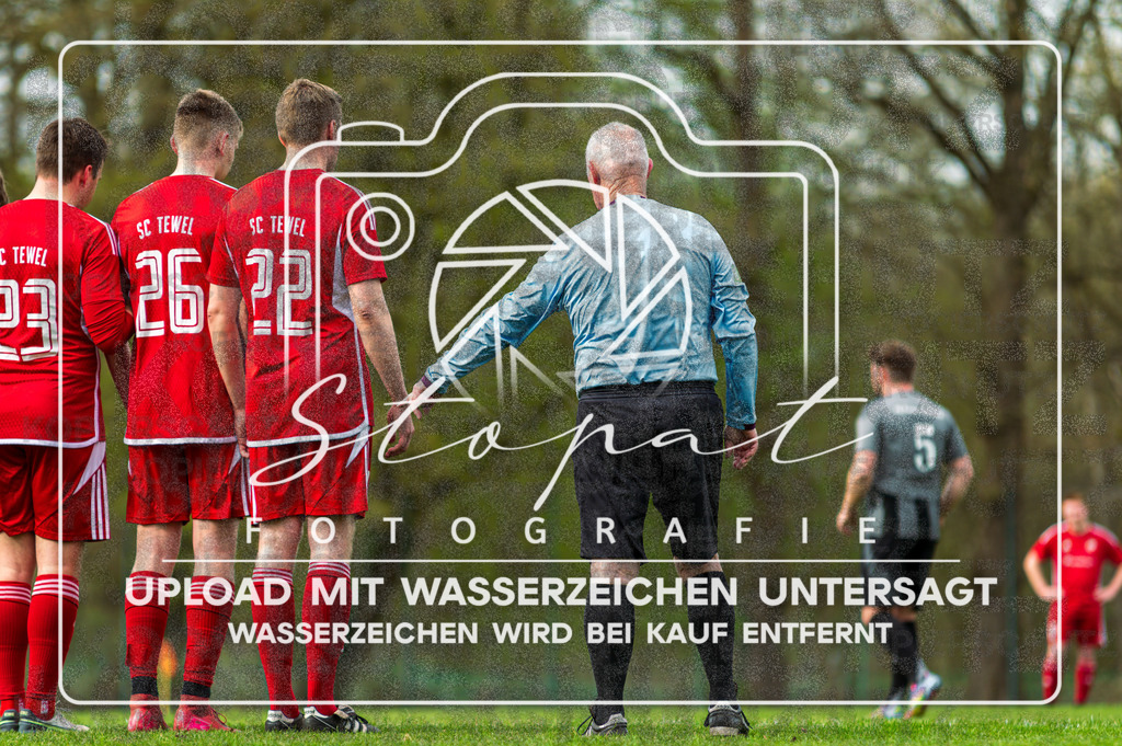 FGFSSCT-1032 | Siegfried Barz (Schiedsrichter) beim Herren Kreisliga HK Spiel zwischen FG Fulde-Stellichte und SC Tewel im Lehrdestadion, Stellichte (Simon Paul Stopat) - Realisiert mit Pictrs.com