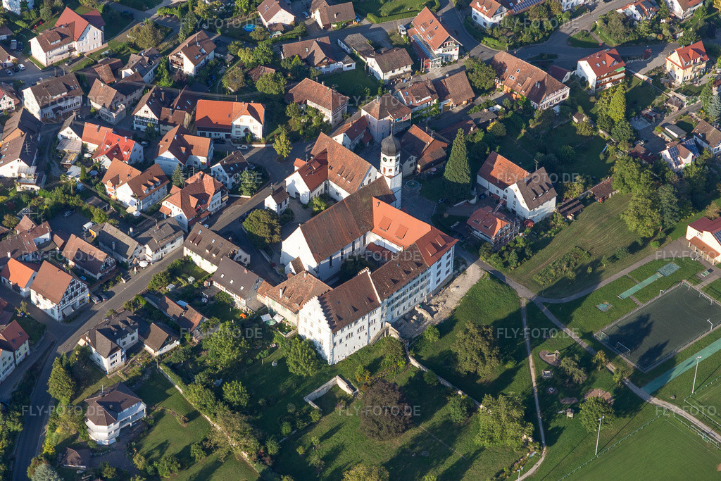 Luftbild: Gebäudekomplex des Augustiner Chorherrenstift im Ortsteil Stiegen in Öhningen im Bundesland Baden-Württemberg in Deutschland. Foto: IMG_094325.jpg vom 27.08.2016 durch Werner Riehm/FLY-FOTO.de