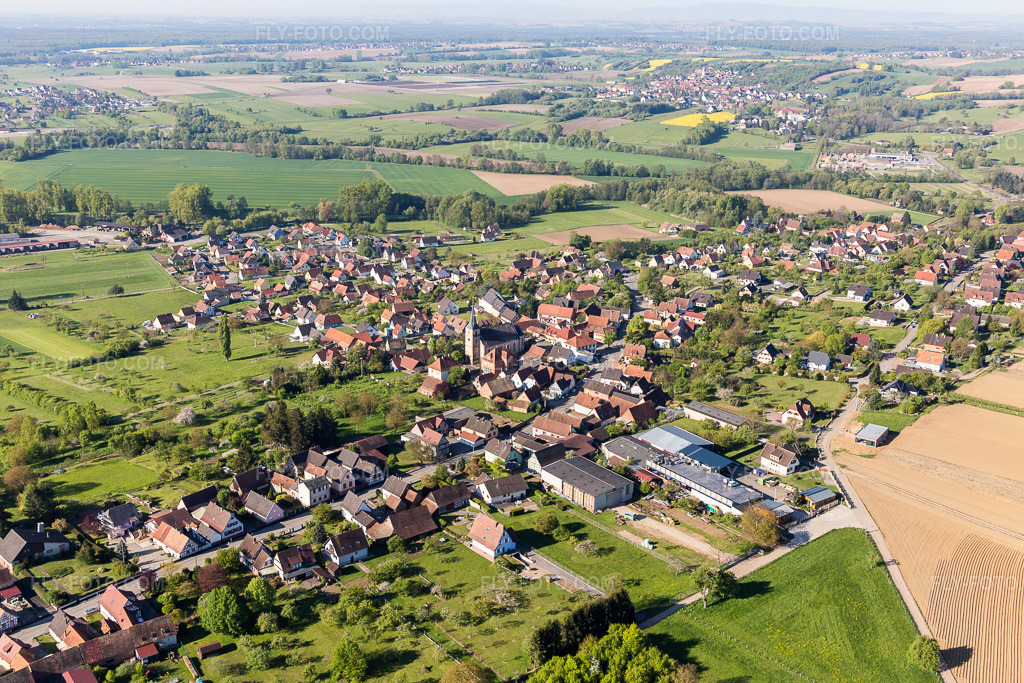 Aerial view: Agricultural fields and arable land in Gunstett in the state Bas-Rhin, France.Photo: IMG_099360.jpg taken on 04/30/2017 by Werner Riehm/FLY-FOTO.comResolution of the original: 5472 x 3648 px