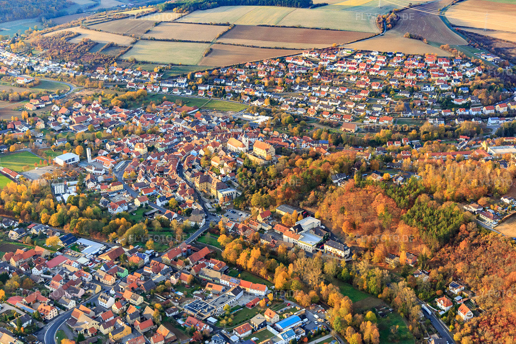 Luftbild: Burg Arnstein Main Spessart in Arnstein im Bundesland Bayern in Deutschland. – Foto: IMG_112392.jpg vom 02.11.2018 durch Werner Riehm/FLY-FOTO.de – Auflösung des Originals: 5472 x 3648 px – Burg Arnstein - Historische Event-Location im Spessart