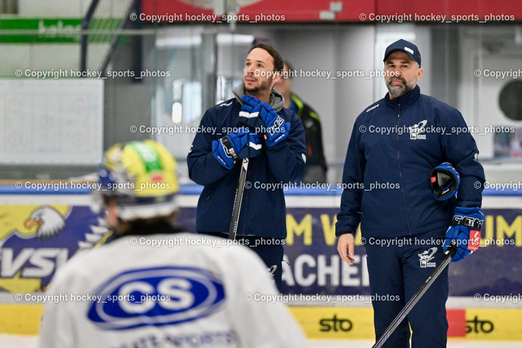 Eistrainig EC VSV mit Headcoach Pierre Allard | Marco Pewal Assistant Coach EC VSV, Eistraining EC VSV mit Headcoach Pierre Allard, 1.Eistraining EC VSV mit Headcoach Pierre Allard am 02.12.2025 in Villach (Stadthalle Villach), Austria, (Photo by Bernd Stefan)