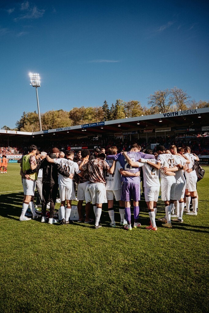 FCSP_YD-00094 | Der offizielle Shop für FC St. Pauli Fotos. Wähle aus Spielszenen & Fanmomenten dein FCSP Wunschformat. Wir liefern Millerntor-Atmosphäre.