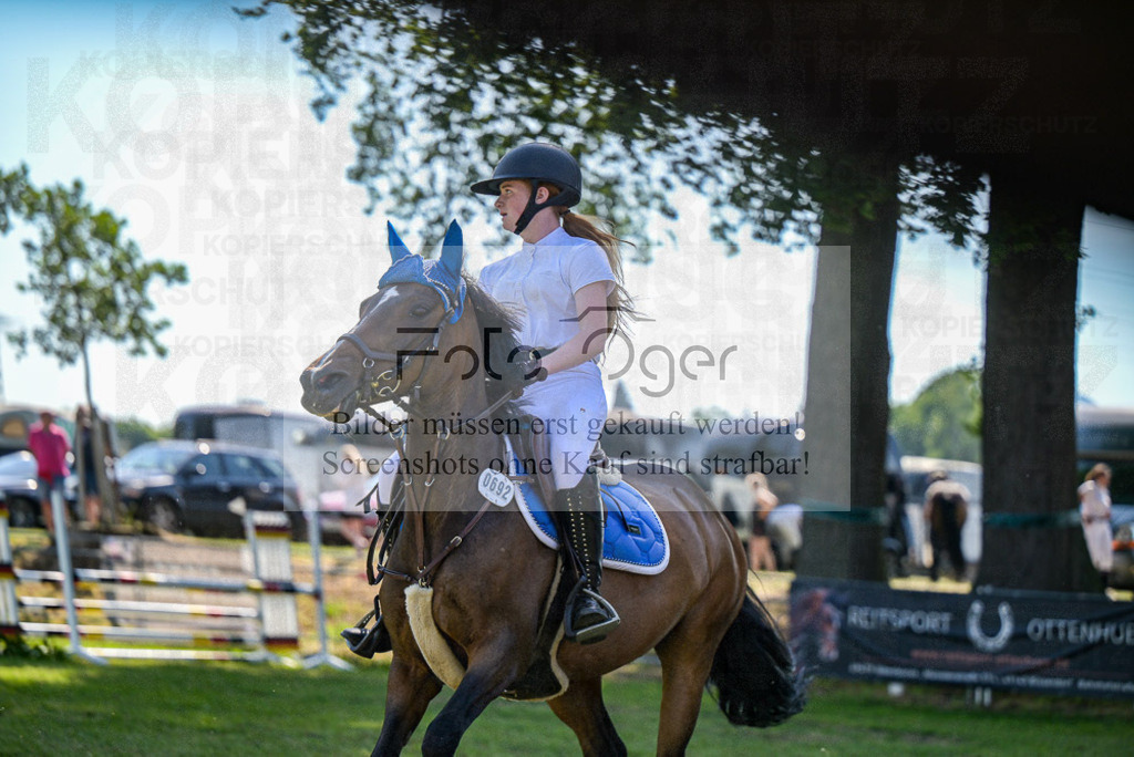 Reitturnier Voxtrup | Entdecke hochwertige Reitturnierfotos von Foto Oger. Professionell, emotional und authentisch – jetzt Lieblingsmomente im Shop bestellen.Deutschlandweite Turnierfotografie. - Realisiert mit Pictrs.com