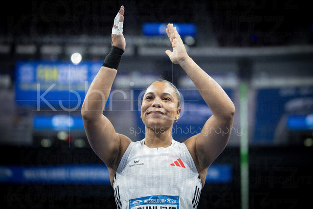 ISTAF Indoor; Duesseldorf, 24.01.2026 | DUESSELDORF, GERMANY - JANUARY 24: Yemisi Ogunleye (GER), shot put, applauses during the ISTAF Indoor Dusseldorf at PSD Bank Dome on January 24, 2026 in Duesseldorf, Germany. 