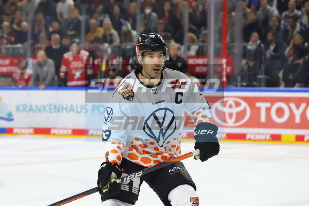 Spencer Machacek - WOB | Spencer Machacek - WOB - Realisiert mit Pictrs.com