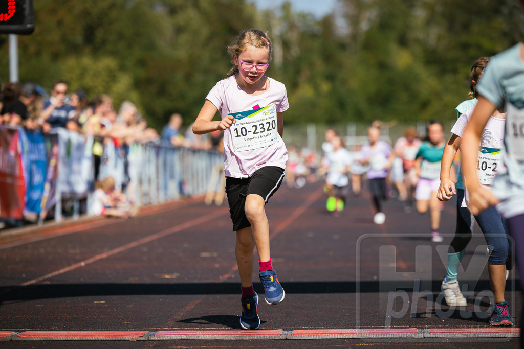 16. Hoywoj-CityLauf im Sportforum Hoyerswerda - 16.09.2023 | 1km VBH-Grundschul-Lauf 2. Klassen - Realisiert mit Pictrs.com