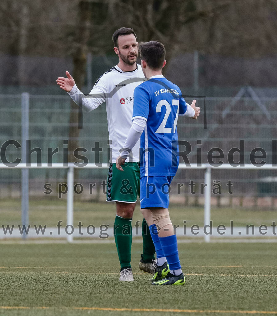 2024-02-17_066_FC_Schwaig_gegen_SV_Kranzberg | Marzling, Deutschland, 17.02.2024:
Fußball, Landesliga Südost 2023 / 2024, Testspiel, FC Schwaig gegen SV Kranzberg, Endergebnis: 4:1

Nils Ehret (FC Schwaig, #25), Dominik Bauer (SV Kranzberg, #27)

Foto: Christian Riedel / fotografie-riedel.net