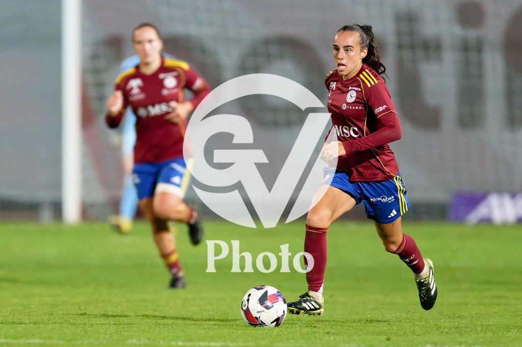 DZ9_5143_c | Switzerland: AXA Womens Super League 2025/26, Servette FC Chenois Feminin vs FC Aarau Frauen - Stade des Trois-Chene, Chene-Bourge: Joana Marchao (24 Servette FC Chenois Feminin) controls the ball (action) 