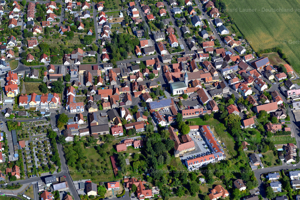 3650400 | ROTTENBAUER 31.08.2016 Wohngebiet - Mischbebauung der Mehr- und Einfamilienhaussiedlung  in Rottenbauer im Bundesland Bayern, Deutschland // Residential area - mixed development of a multi-family housing estate and single-family housing estate  in Rottenbauer in the state Bavaria, Germany Foto: Gerhard Launer