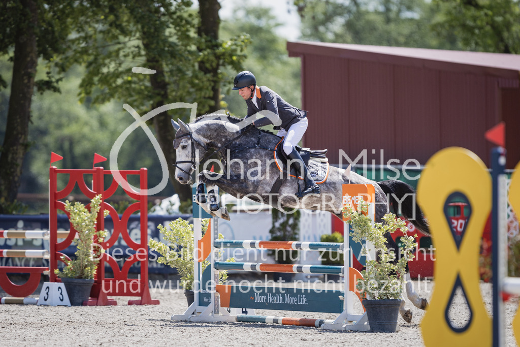 230516_Mühlen_03SprPf-A-374 | Deine schönsten Turniermomente als professionelle Fotos! Entdecke hochwertige Pferdesport-Fotografie im Online-Shop. Jetzt Fotos finden & bestellen!