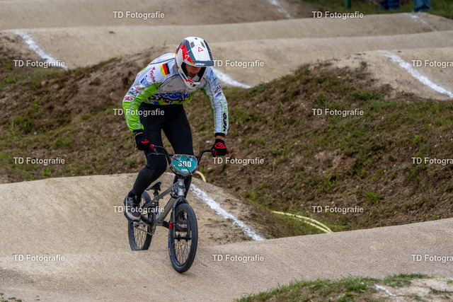 BayBMX2026-05331 | Fotogalerie von Thomas Dettweiler mit Eventbildern und lizenzfreien Fotos. Perfekt als Wandbild, für Büro, Website oder private Nutzung. - Realisiert mit Pictrs.com