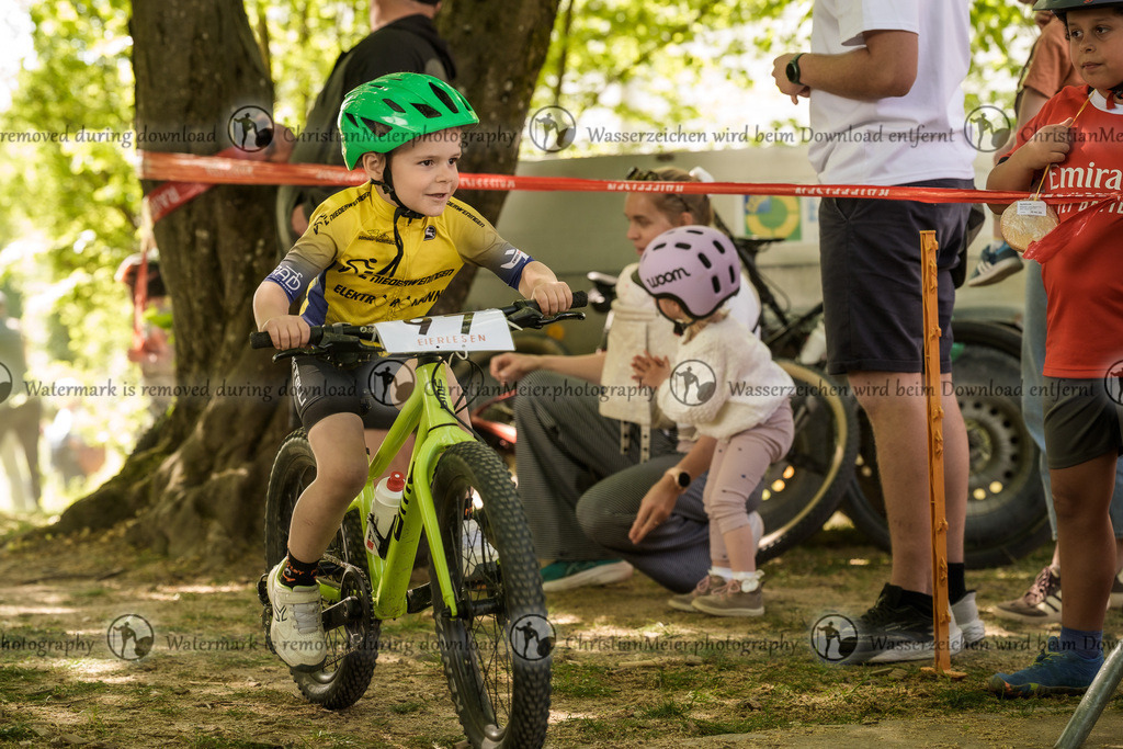 Eierlesen 2026 | Sie wurden bei einem Event oder Sportanlass fotografiert? Hier finden sie ihre Bilder! - Realisiert mit Pictrs.com