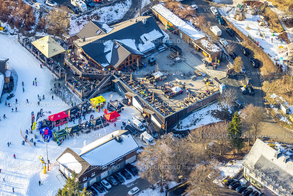Winterberg260105021 | Luftbild, Restaurant Bei Möppi, am Skiliftkarussell Winterberg P7, Außengastronomie mit Sonnenschirmen, Winterberg, Sauerland, Nordrhein-Westfalen, Deutschland