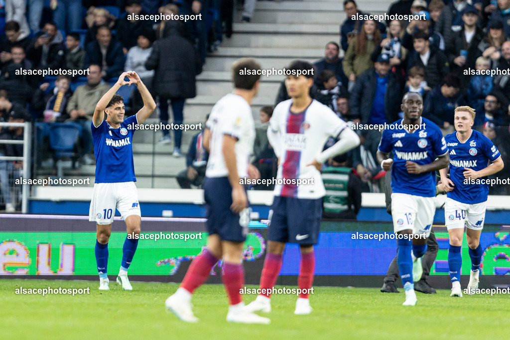 9L6A0161 | Joie des joueurs de l'equipe de Racing de Strasbourg (RCSA)  apres le but deGiovanni Alejandro Reyna #10 (RCSA) - Realisiert mit Pictrs.com