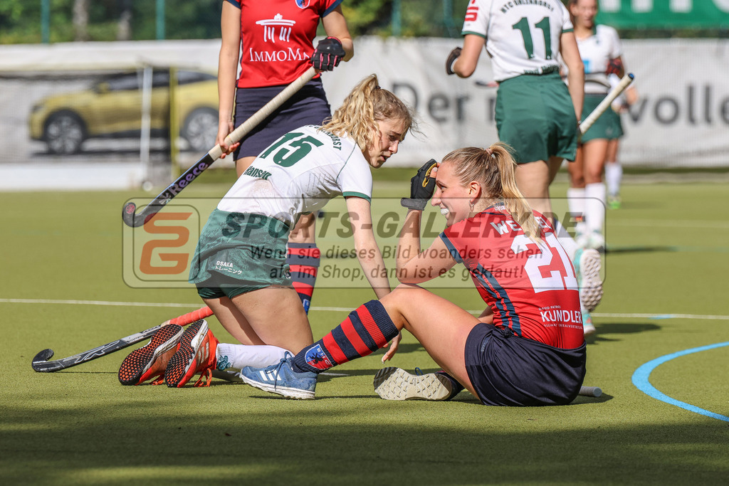 MJ_2022-09-25_HTCU-BHC-43 | Benedetta Wenzel (Berliner HC #21) &amp; Nika Hansen (Uhlenhorst Mülheim #15), Uhlenhorst Mülheim - Berliner HC am 25.9.2022 im Waldstadion, Mülheim a. d. Ruhr