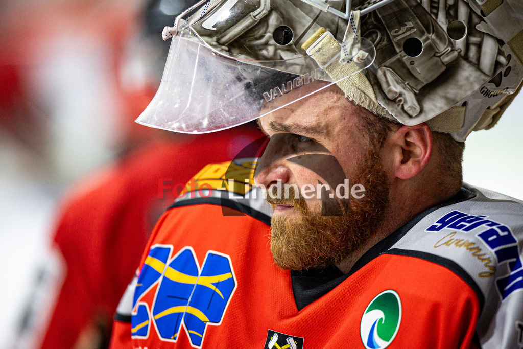 TSV Peißenberg MINERS gegen EHC Königsbrunn PINGUINE | Eishockey Bayernliga Herren Playoffs Viertelfinale 2024/25 - Spiel 4 von 7, TSV Peißenberg MINERS gegen EHC Königsbrunn PINGUINE, 20250216,Korbinian SERTL (MINERS Goali 31) Portrait, grimmik, Freisteller,2025-02-16 in Peißenberg (Eisstadion Peißenberg)Korbinian SERTL (MINERS Goali 31)Copyright: WolfgangxLindner foto-lindner.de
