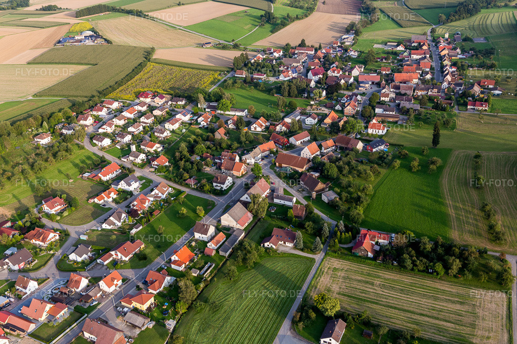 Luftbild: Ortsansicht im Ortsteil Völlkofen in Hohentengen im Bundesland Baden-Württemberg in Deutschland. Foto: IMG_102919.jpg vom 26.08.2017 durch Werner Riehm/FLY-FOTO.de
