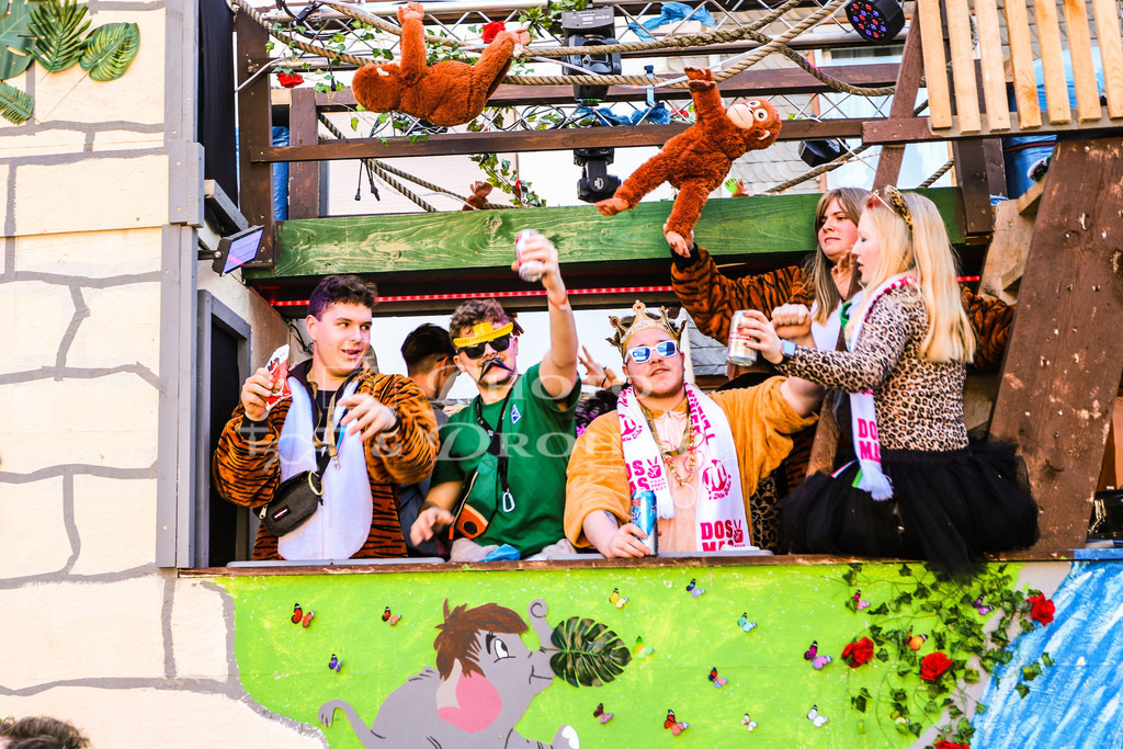 Fastnacht 2023-2113 | Erleben Sie den Zauber des Mittelrheins und entdecken Sie die atemberaubende Auswahl an Fotos und Bildern bei Rheinfotos. Wir bieten eine vielfältige Auswahl an Produkten wie Poster, Karten, Sticker, Textilien und Geschenkartikeln und Fototouren. - Realisiert mit Pictrs.com