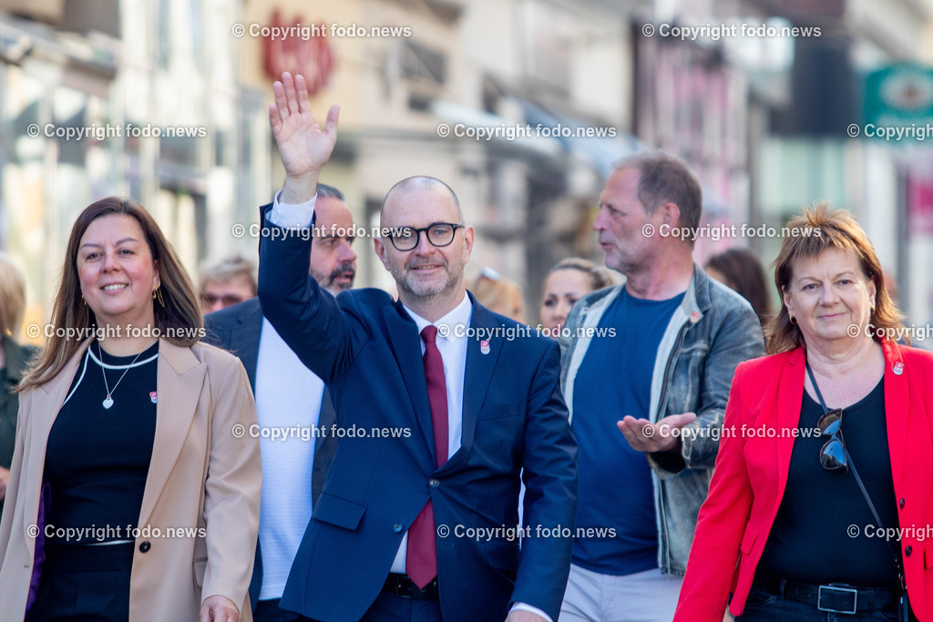 Hauptplatz Linz_ 1. Mai Umzug 2025_ 01.05.2025-5 | 01.05.2025, Hauptplatz Linz, AUT, Hauptplatz Linz, im Bild 1. Mai Umzug 2025 Linz Hauptplatz, SPOE Dietmar Prammer (SP, Bgm. der Stadt Linz), Karin Hoerzing (SP, Vize-Bgmin. der Stadt Linz)