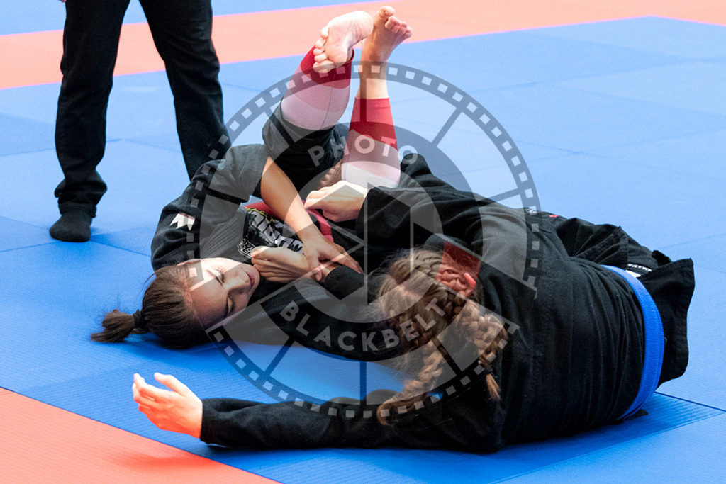 20231118PBB10097-2 | Fighters compete during the AJP Tour 600 Frankfurt Championship in Frankfurt/Main, Germany, on November 18, 2023.