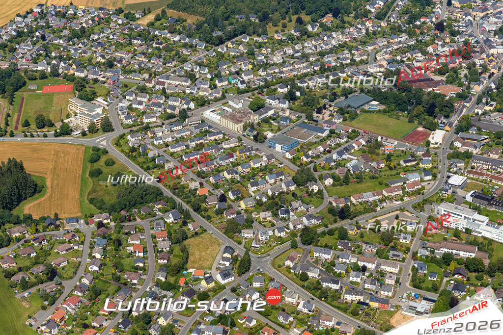 Das Luftbild der Stadt Helmbrechts wurde 2021 vom Flugzeug heraus erstellt (keine Drohne) Aufnahmehöhe ca.450 Meter- hohe Bildauflösung und Druck-Qualität garantiert!