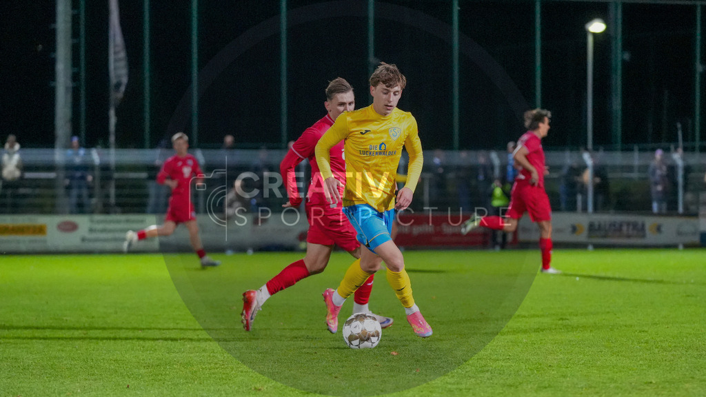 Fußball, Herren, Saison 2025/2026, Regionalliga Nordost, 13. Spieltag, FSV 63 Luckenwalde vs. SV Babelsberg 03, Freitag 24.10.2025, Werner-Seelenbinder-Stadion Luckenwalde, | Fußball, Herren, Saison 2025/2026, Regionalliga Nordost, 13. Spieltag, FSV 63 Luckenwalde vs. SV Babelsberg 03, Freitag 24.10.2025, Werner-Seelenbinder-Stadion Luckenwalde, Im Bild: Tim Schleinitz (Luckenwalde) - Realisiert mit Pictrs.com