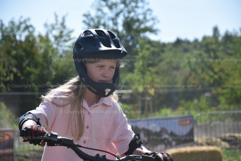 DSC_0086 | Sportfotografie , Motorsport, Motoross, Reitsport, Mointainbike, Enduro,
Landschaft , Outdoor, Eventfotografie, Landschaft, Bilder online bestellen - Realisiert mit Pictrs.com