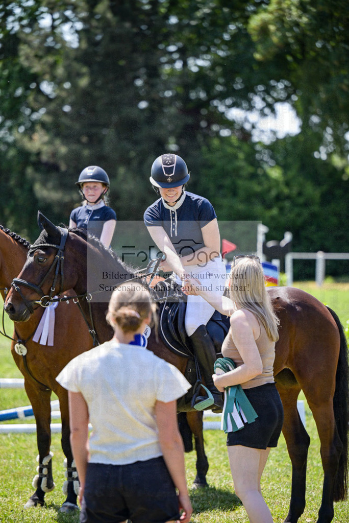 Reitturnier Voxtrup | Entdecke hochwertige Reitturnierfotos von Foto Oger. Professionell, emotional und authentisch – jetzt Lieblingsmomente im Shop bestellen.Deutschlandweite Turnierfotografie. - Realisiert mit Pictrs.com