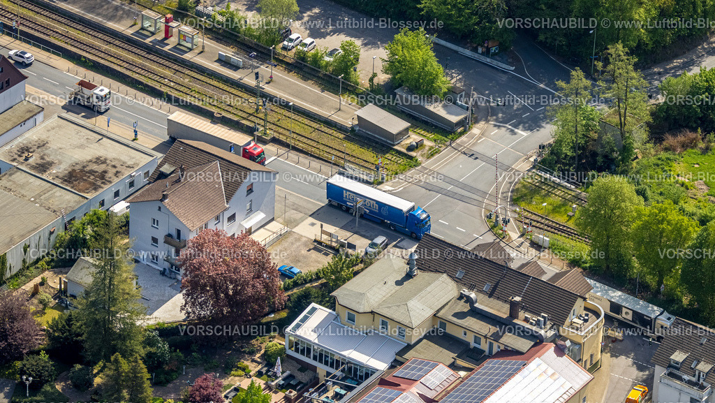 Hagen240504658B54 | Luftbild, Rummenohler Straße Bundesstraße B54, Straßenverkehr LKW Ausweichstrecke wegen Sperrung der Autobahn A45 Sauerlandlinie, Dahl, Hagen, Ruhrgebiet, Nordrhein-Westfalen, Deutschland