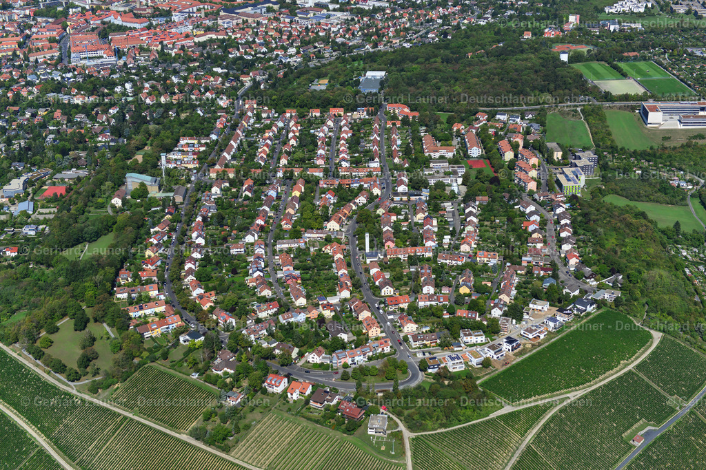 3651175 | WüRZBURG 21.08.2021 Wohngebiet - Mischbebauung der Mehr- und Einfamilienhaussiedlung im Ortsteil Frauenland in Würzburg im Bundesland Bayern, Deutschland. // Residential area - mixed development of a multi-family housing estate and single-family housing estate in the district Frauenland in Wuerzburg in the state Bavaria, Germany. Foto: Gerhard Launer