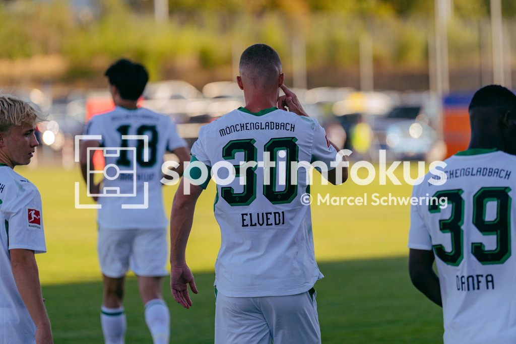 SSVg Velbert 02 – Borussia Mönchengladbach | Nico Elvedi (Borussia Mönchengladbach). Testspiel zwischen der SSVg Velbert 02 und Borussia Mönchengladbach in Velbert, 12.08.2026. Endstand: 0:8. sportimfokus / Marcel Schwering - Realisiert mit Pictrs.com
