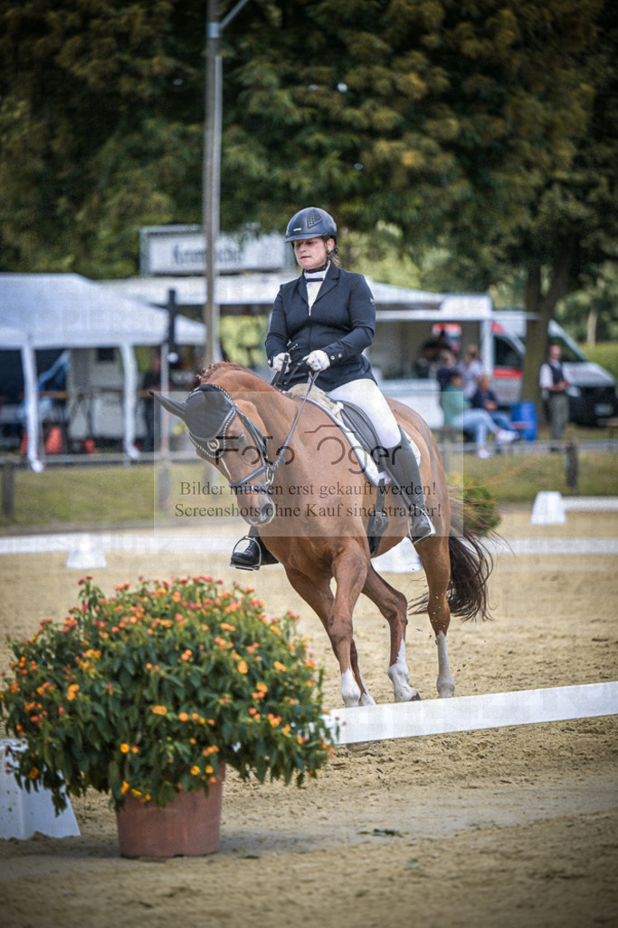 DOS_4713 | Entdecke hochwertige Reitturnierfotos von Foto Oger. Professionell, emotional und authentisch – jetzt Lieblingsmomente im Shop bestellen.Deutschlandweite Turnierfotografie. - Realisiert mit Pictrs.com