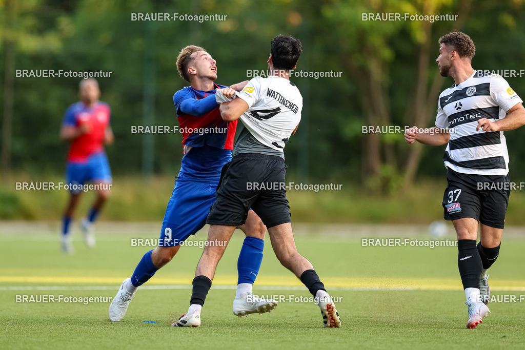 1_KFCWAT_20250723_0739.JPG -  - KFC Uerdingen - SG Wattenscheid 09 - Testspiel | Krefeld, Deutschland, 23.07.25: Etienne-Noel Reck (KFC Uerdingen) und Serhat Kacmaz (SG Wattenscheid 09) im Kampf um den Ball waehrend des Testspiel Spiels zwischen KFC Uerdingen - SG Wattenscheid 09 in der Covestro Sportpark am 23. July 2025 in Krefeld, Deutschland. (Foto von Stefan Brauer/Brauer-Fotoagentur)