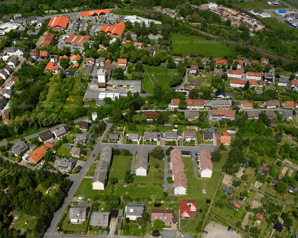 2638278 | VIENENBURG 06.08.2006 Wohngebiet der Mehrfamilienhaussiedlung  in Vienenburg im Bundesland Niedersachsen, Deutschland // Residential area of the multi-family house settlement  in Vienenburg in the state Lower Saxony, Germany Foto: Gerhard Launer