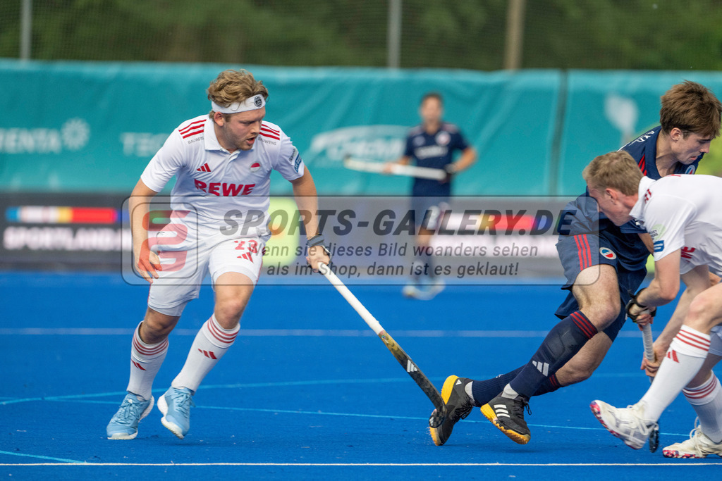 Final4_20250531-1858-Z09_3645 | Krefeld, Deutschland, 31.05.2025:  Feldhockey Final4 2025 – „Deutsche Feldhockey-Meisterschaften 2025“ im Gerd-Wellen-Hockeyanlage am 31.05.2025 in Krefeld, Deutschland. (Foto von Kramhöller/Fehrmann/Kaste)Krefeld, Germany, 31.05.2025: Feldhockey Final4 2025 – „Deutsche Feldhockey-Meisterschaften 2025“ in Gerd-Wellen-Hockeyanlage at 31.05.2025 in Krefeld, Deutschland. (Foto from Kramhöller/Fehrmann/Kaste)