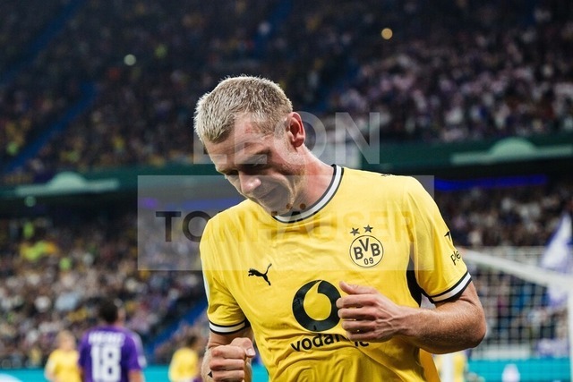 DFB-Pokal: HEBC - Borussia Dortmund, 01.09.2026 | Julian Ryerson (Borussia Dortmund, 26) schießt zum 0:1, JUBEL, TOR; Fußball, DFB-Pokal, 1. Runde: HEBC vs. Borussia Dortmund am 01.09.2026 im Volksparkstadion, HamburgDFB REGULATIONS PROHIBIT ANY USE OF PHOTOGRAPHS AS IMAGE SEQUENCES AND/OR QUASI-VIDEO. - Realisiert mit Pictrs.com