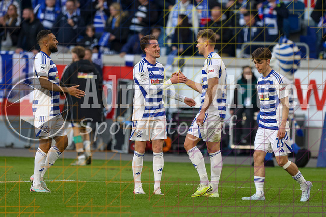 22.03.2026, GER, Fussball, Herren, 3. Liga, Saison 2025/2026, MSV Duisburg - 1860 München | Thilo Töpken (MSV Duisburg) Torjubel, jubelt mit Christian Viet (MSV Duisburg) nach seinem Treffer zum 2:1 