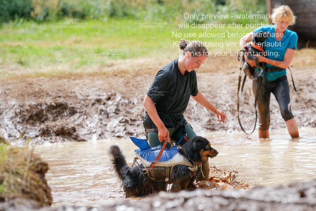 Schlamm_mit_Hund (255 von 460) | stephaniefillaphotographie - Realisiert mit Pictrs.com
