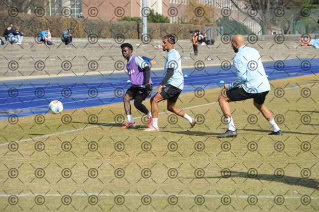 RGE_8825 | Hertha BSC, 2.Bundesliga, Herren, Training auf dem Hanns-Braun-Platz, Saison 2025/26, li. im Bild Boris Mamuzah Lum ( Hertha BSC ),  11.03. 2026, Fotograf: Ralf Gebhardt - Realisiert mit Pictrs.com