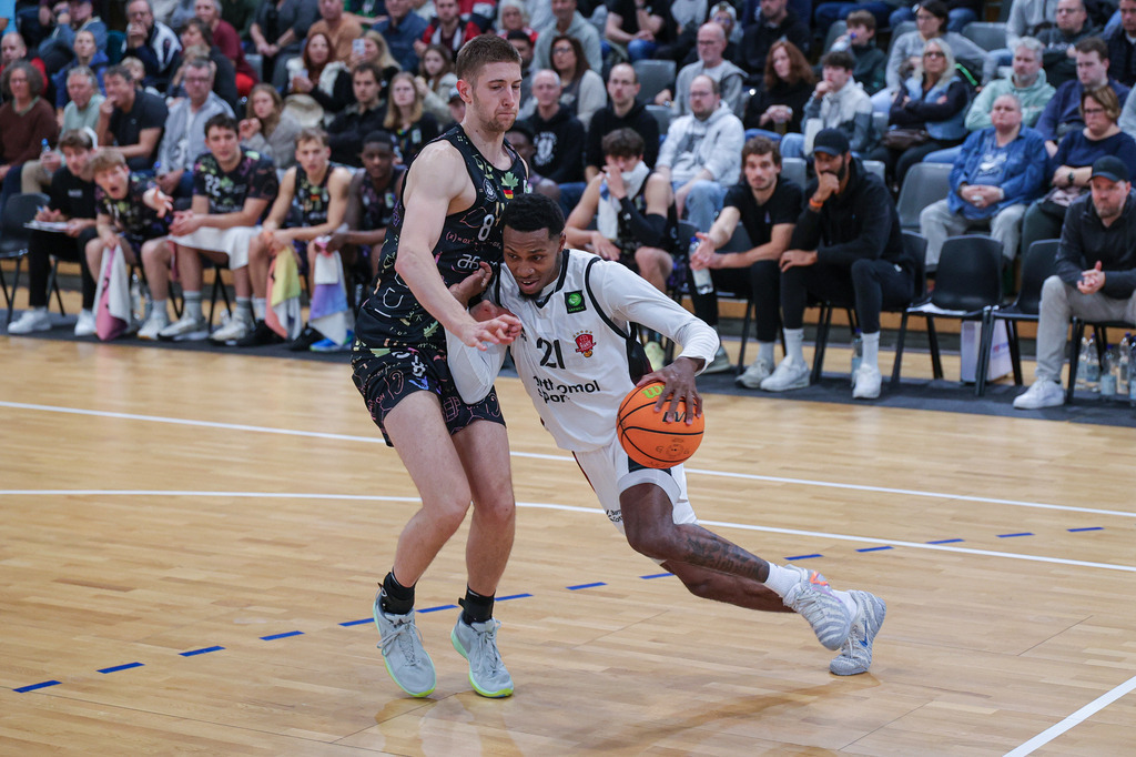 Pro A BAYER GIANTS vs Uni Baskets Münster-92 | Fotos von Basketballspielen aus dem Raum NRW fotografiert von Gero Mueller-Laschet und Daniel Schaefer - Realisiert mit Pictrs.com