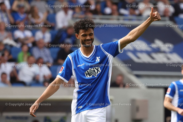 2400414_svdvsscf_1164 Kopie | Darmstadt, 14.04.2024 xjfx 1.Bundesliga SV Darmstadt 98 - SC Freiburg v.l., Daumen hoch Aaron Seydel (SV Darmstadt 98)





(DFL/DFB REGULATIONS PROHIBIT ANY USE OF PHOTOGRAPHS as IMAGE SEQUENCES and/or QUASI-VIDEO) - Realisiert mit Pictrs.com