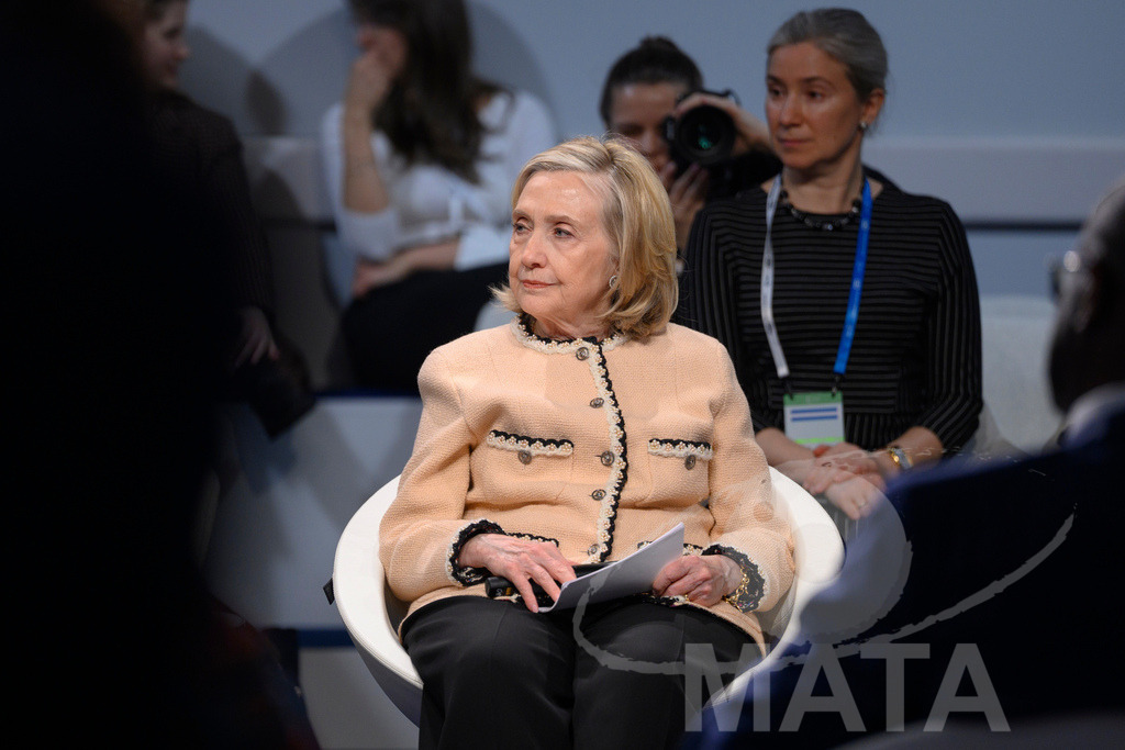 _DWI5087 | Die US-Politikerin Hillary Clinton auf der Veranstaltung Girls Just Want to Have Fundamental Rights: Fighting the Global Pushback im Rahmen der Münchner Sicherheitskonferenz 2026. München, 14.02.2026 Bayern Deutschland - Realisiert mit Pictrs.com